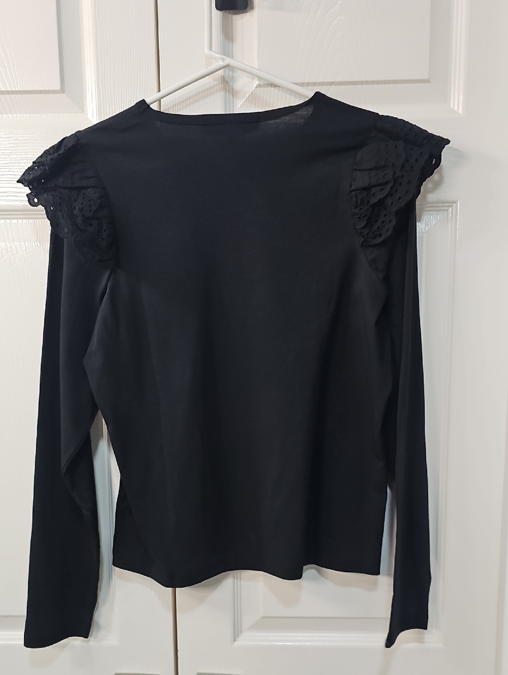 New Joe's Jeans Eyelet Embroidered Ruffle Feminine Cozycore Top Black Large - Picture 5 of 13